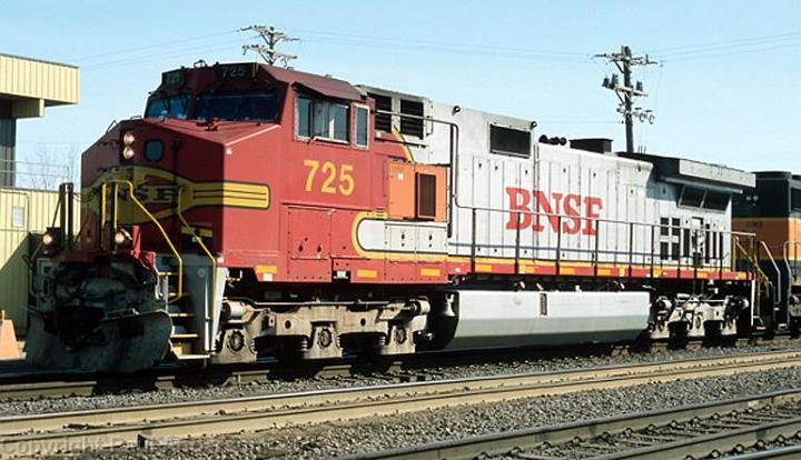 BNSF 725 C44 9W - 2.jpg